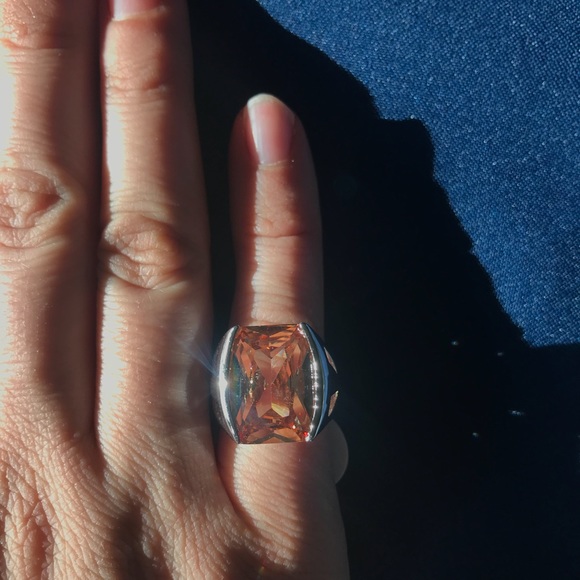 Lia Sophia ring - Picture 2 of 4